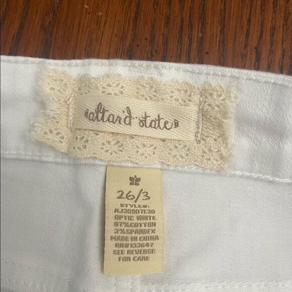 Altar’d State Shorts With Crochet Trim Size 26/3 - Picture 3 of 3
